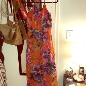 Beautiful Hi-Lo Dress with Tropical Print ⭐️